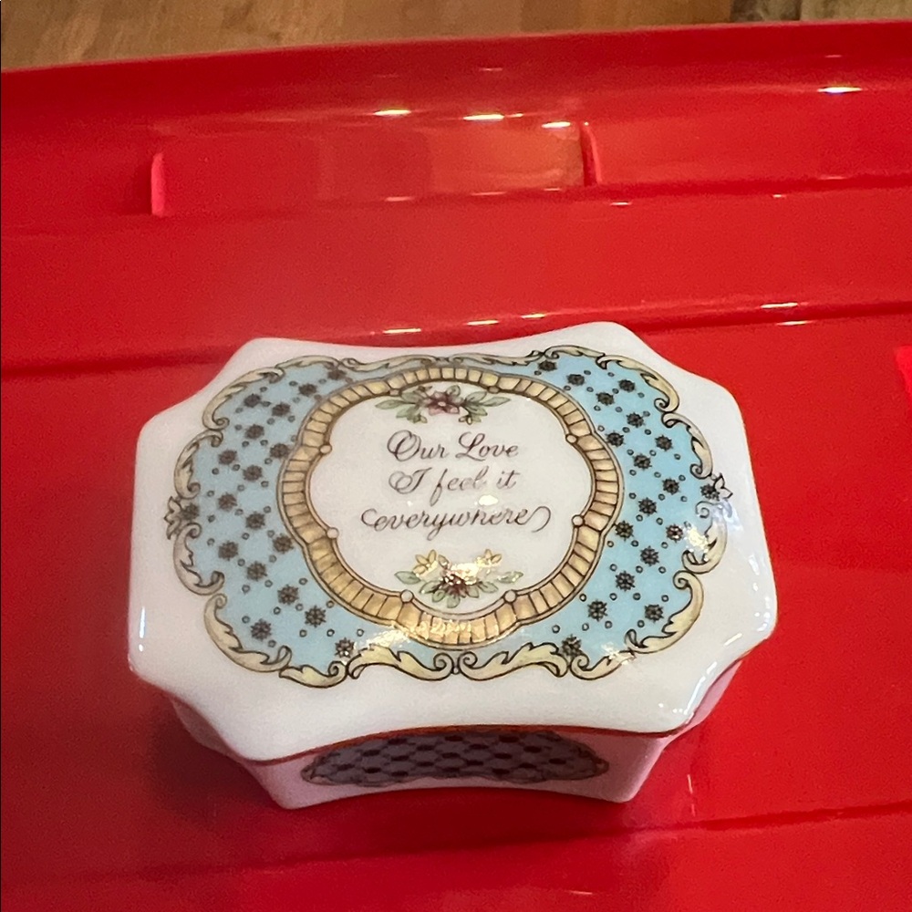 Music box, The Melodies of Love, “Our love, I feel it everywhere